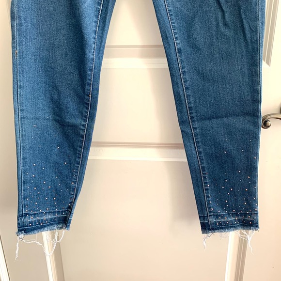 3/$15 Celebrity Pink Embellished Distressed Jeans in Plain Jane Medium Wash - Picture 4 of 9